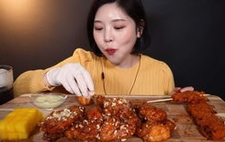 中国的小姐姐吃炸鸡腿吗,中国小姐姐的炸鸡腿美食之旅